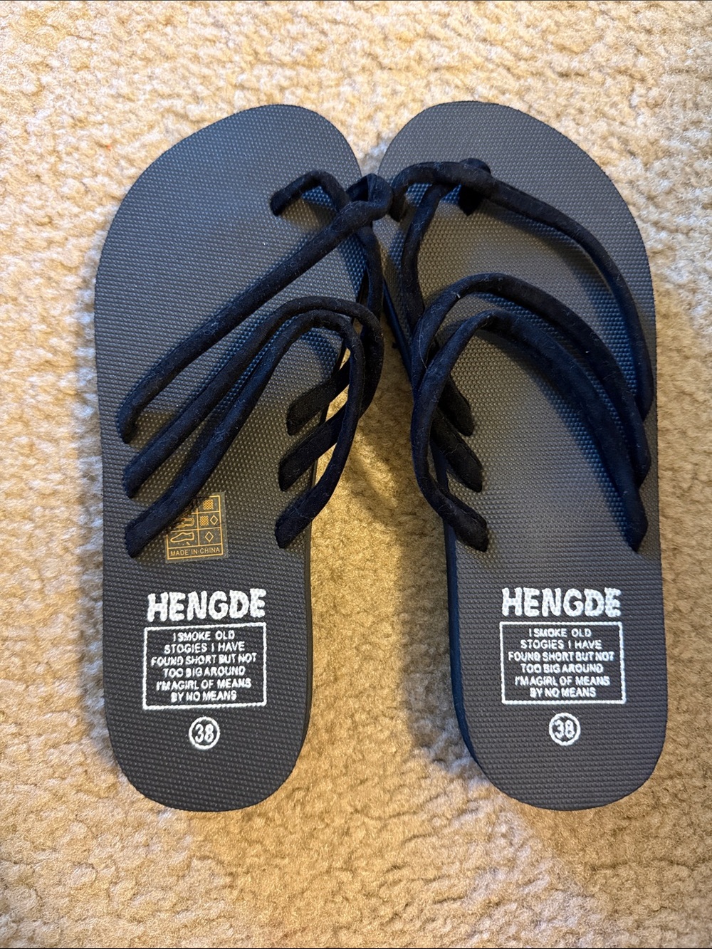HENGDE Black Strappy Flip-Flop Sandals